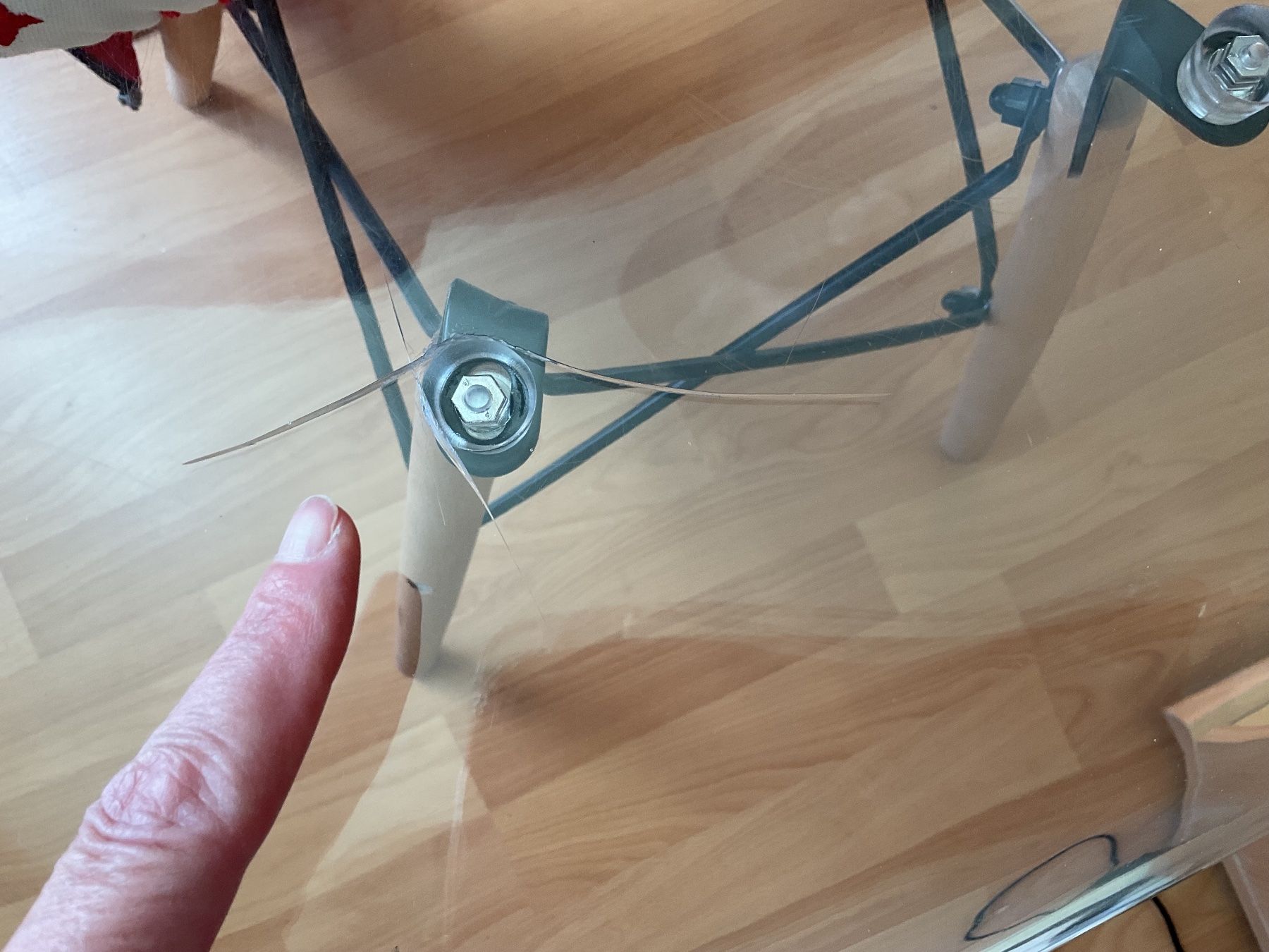 Sedie: Chaise transparente design plexiglas, pieds bois – Usato da Icogne venduto da cen_h97r 2