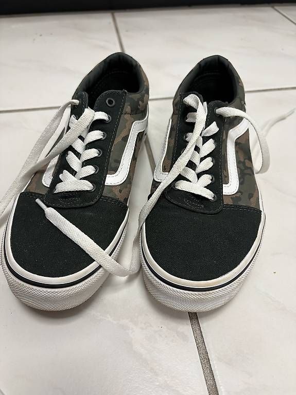 Vans Chaussures garçon: Vans Schuhe Grösse 35 – D'occasion à Uster par riskaj
