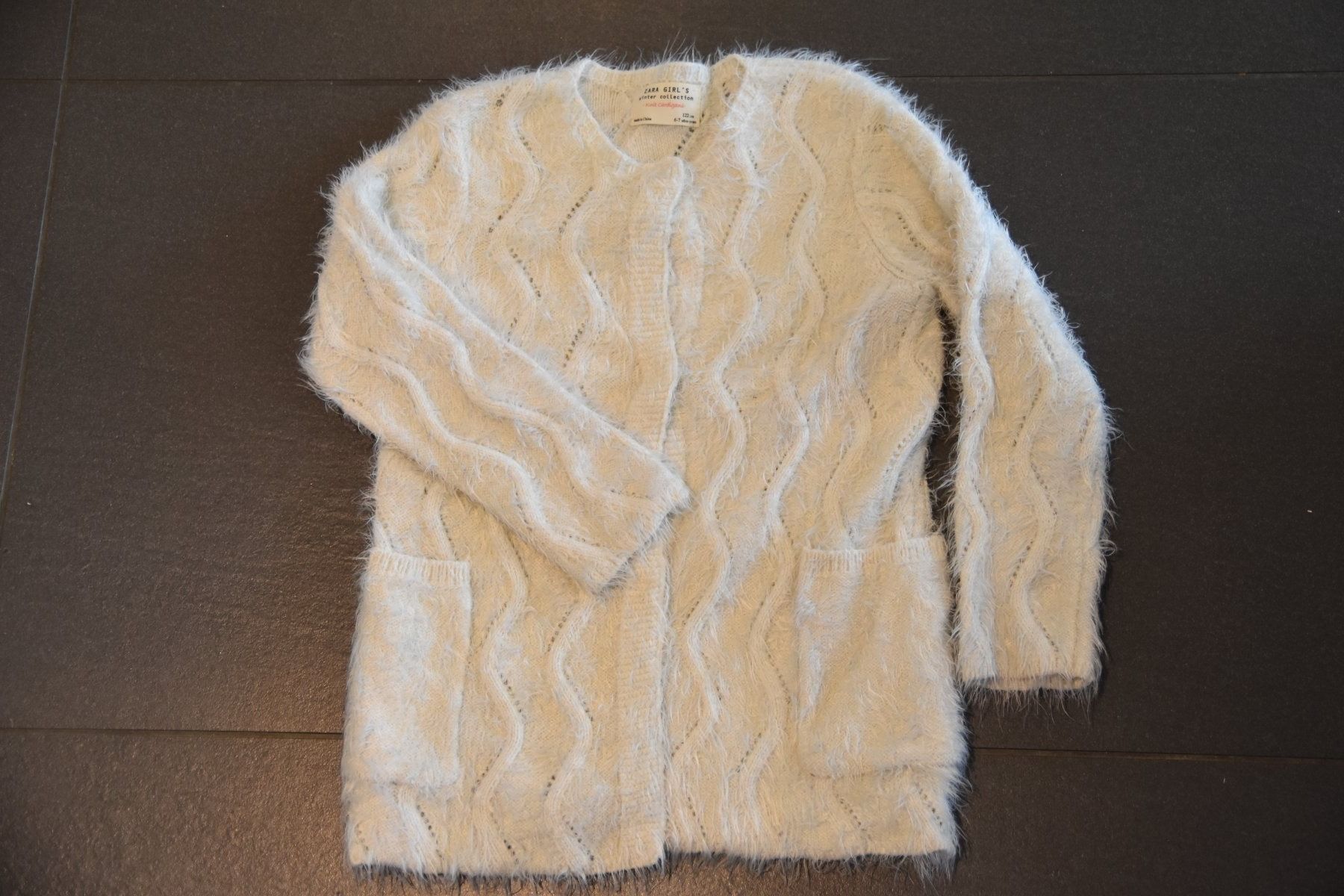 Zara Giacche & Cappotti: Zara Strickjacke weiss Gr. 122 – Usato da Brittnau venduto da Norge77