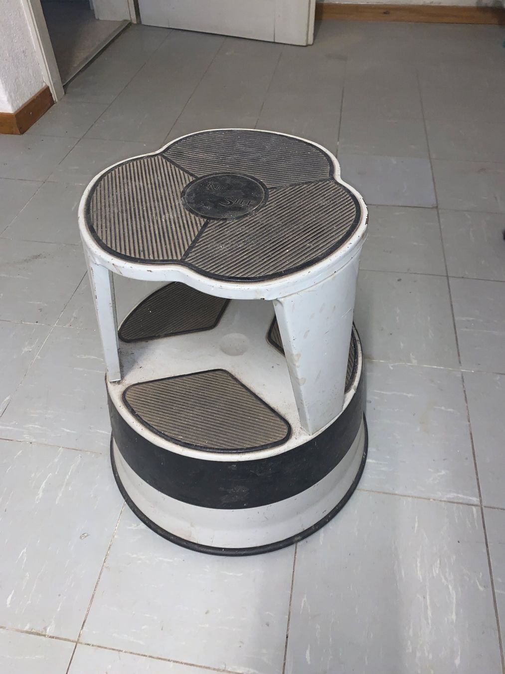 Sgabelli: Tretroller Tritt Hocker mit Rollen gebraucht – Usato da Rickenbach SZ venduto da Frickler