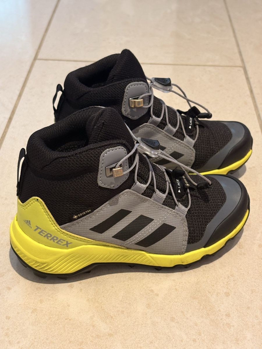 Adidas Scarpe per ragazzi: Adidas Terrex Wanderschuhe Gore-Tex Gr. 30 – Usato da Bettlach venduto da Schtine1 1