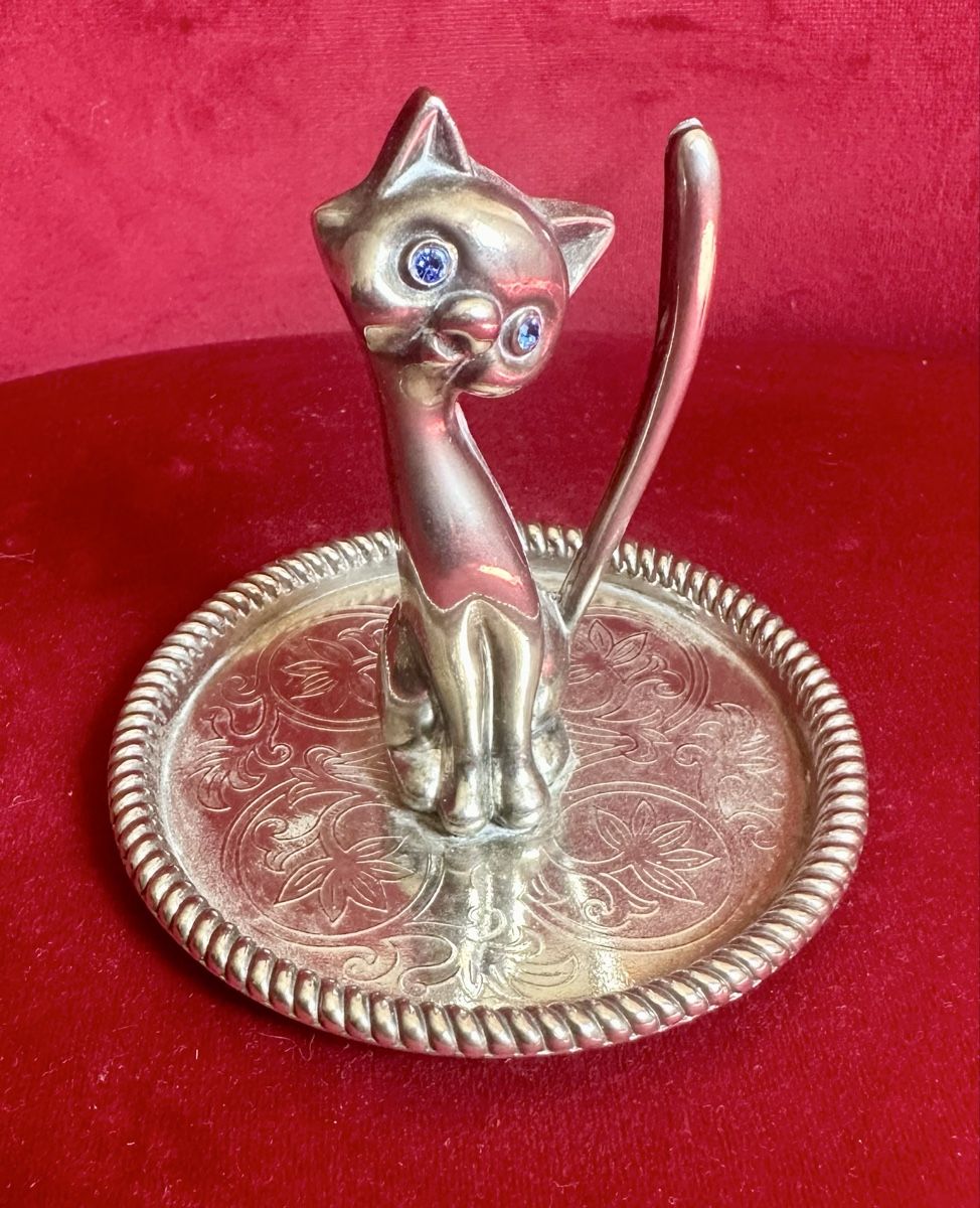 Statuette: Schmuckhalter Katze mit blauem Stein und Tablett versilbert – Usato da Zürich venduto da c_d_r 1