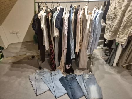 Volle Schrank Damen Bekleidung Gr M