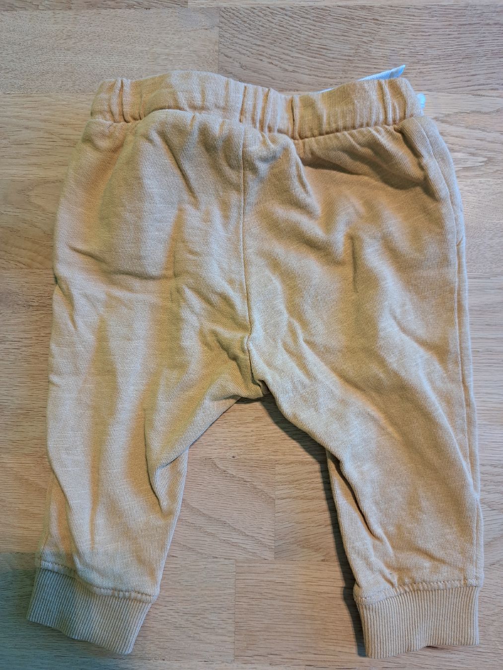 Next Pantaloni: 2 leichte Jogging Hosen, Grösse 74 – Usato da Bergdietikon venduto da Staphylococcus 2