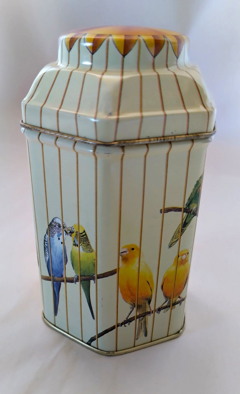 Altro in Decorazioni & Accessori: Vogel Blechdose "Vögel (Sittche) im Käfig" ab Fr. 5.- – Usato da Bellach venduto da JingleJerry