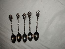 Lot de 5 petites cuillères à moka vintage. 