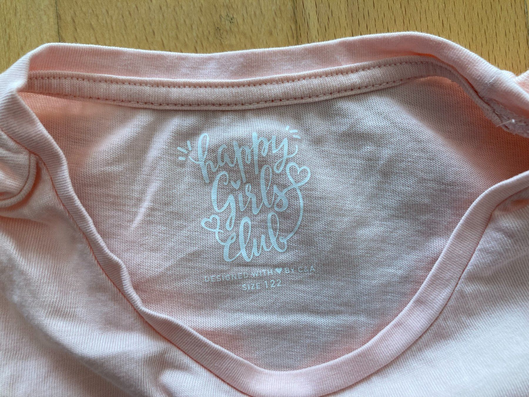 C&A Blusen, T-Shirts & Tops: T-Shirt rosa mit Schulter-Rüschen – Gebraucht aus Muttenz von Juvenile33 1