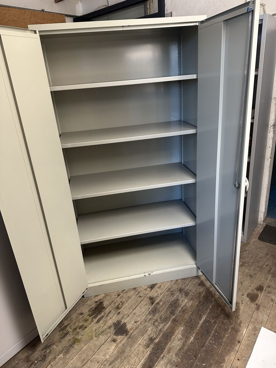 Armoires: LISTA Schrank  – D'occasion à Bronschhofen par MS963 1