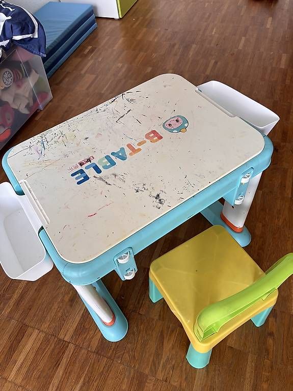 Tische: Kindertisch mit Stuhl und wendbarer Platte – Gebraucht aus Zürich von ne0phis 2