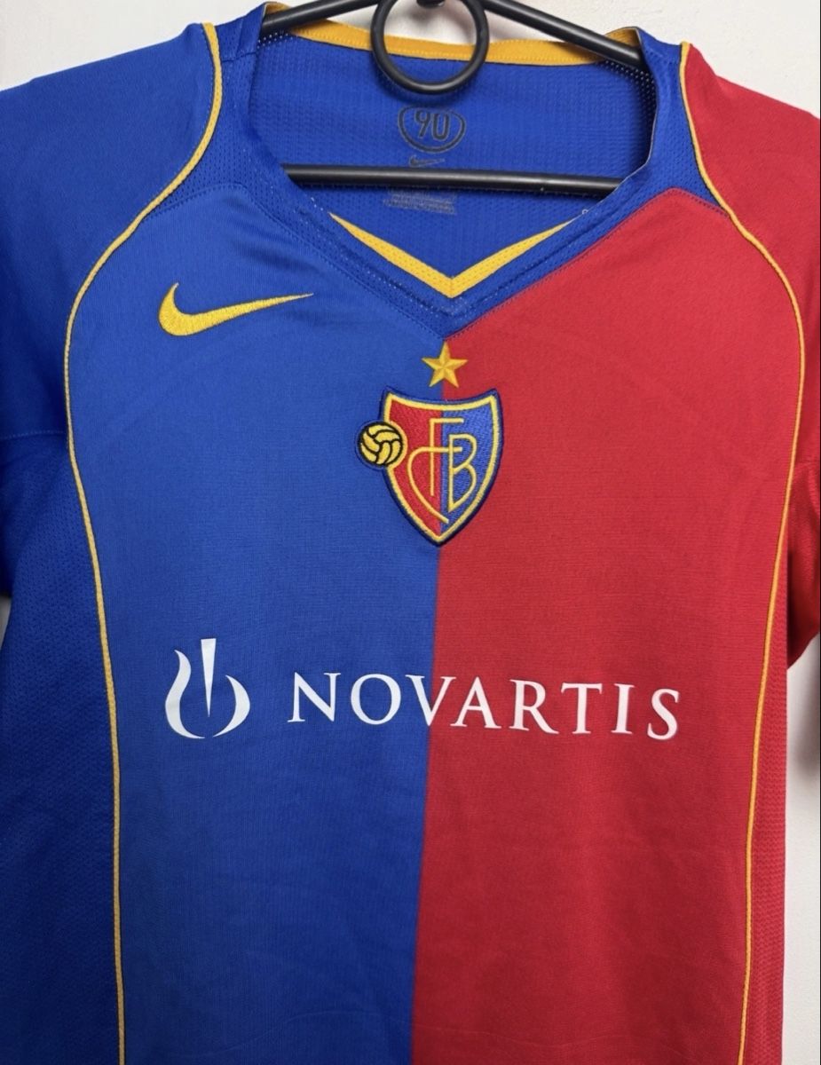 FC Basel Scarpe, pantaloni & magliette da ginnastica: Fc Basel 2004/06 trikot – Usato da Allschwil venduto da lor_6cgq 2