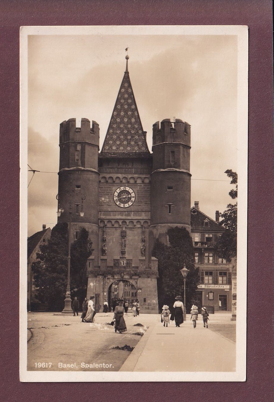 Ansichtskarten: BASEL - Spalentor - Leute – Gebraucht aus Pully von nicecards