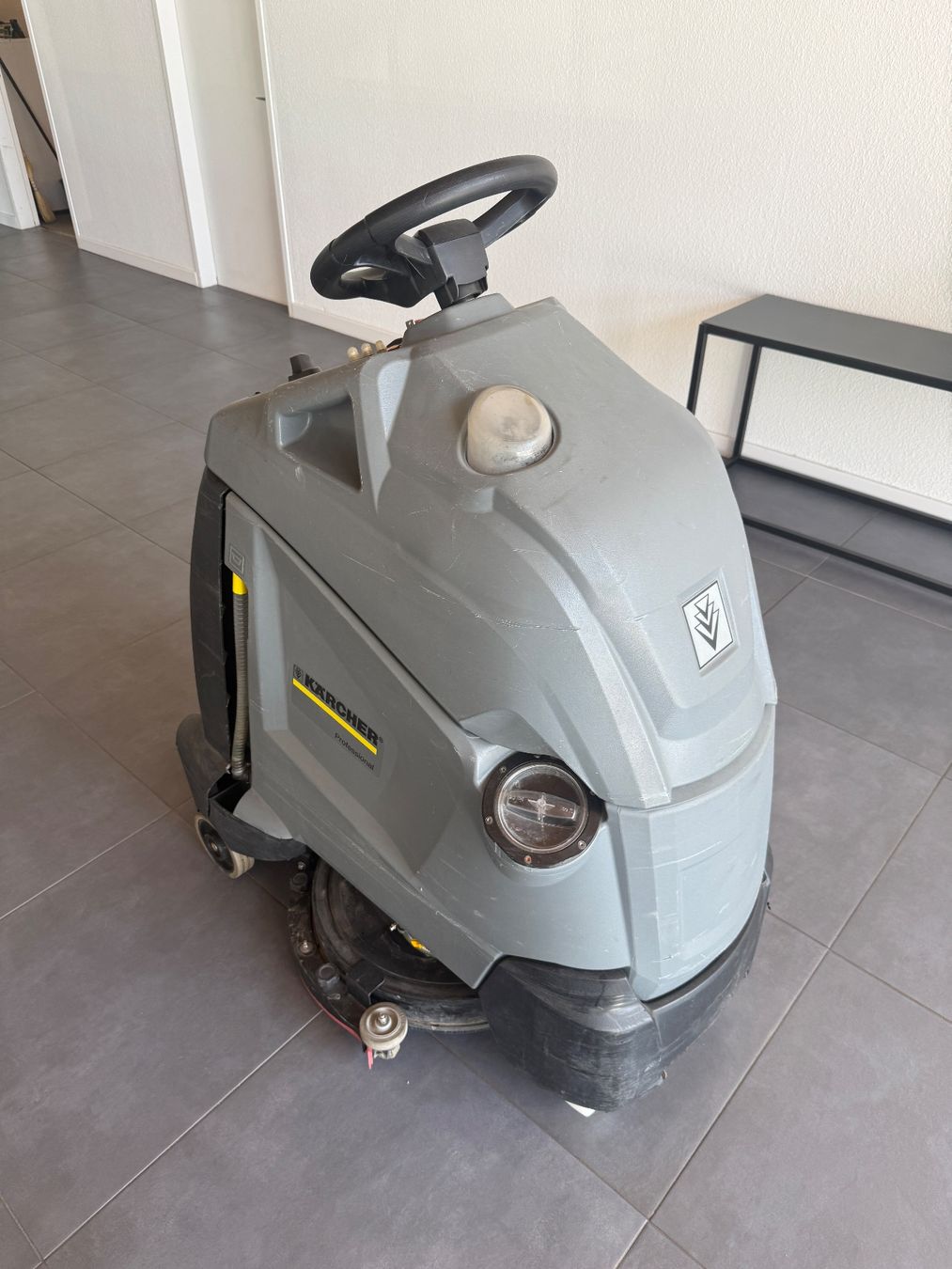 Kärcher Tutte le macchine: Kärcher Professional B 40 RS Step-on Scheuersaugmaschine – Usato da Aesch BL venduto da inf_97xr 2