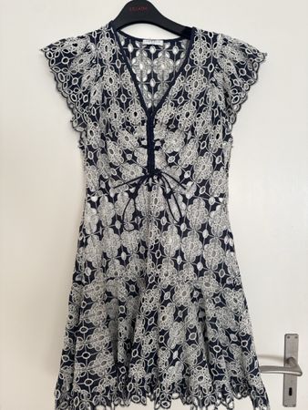 Sandro Kleid blau weiss Lochstickerei Grösse 44