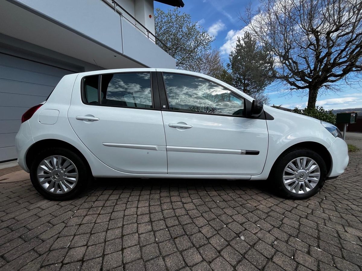 Renault Autos: Renault Clio 1.2  Weiss – Gebraucht aus Warth von sandy445 2