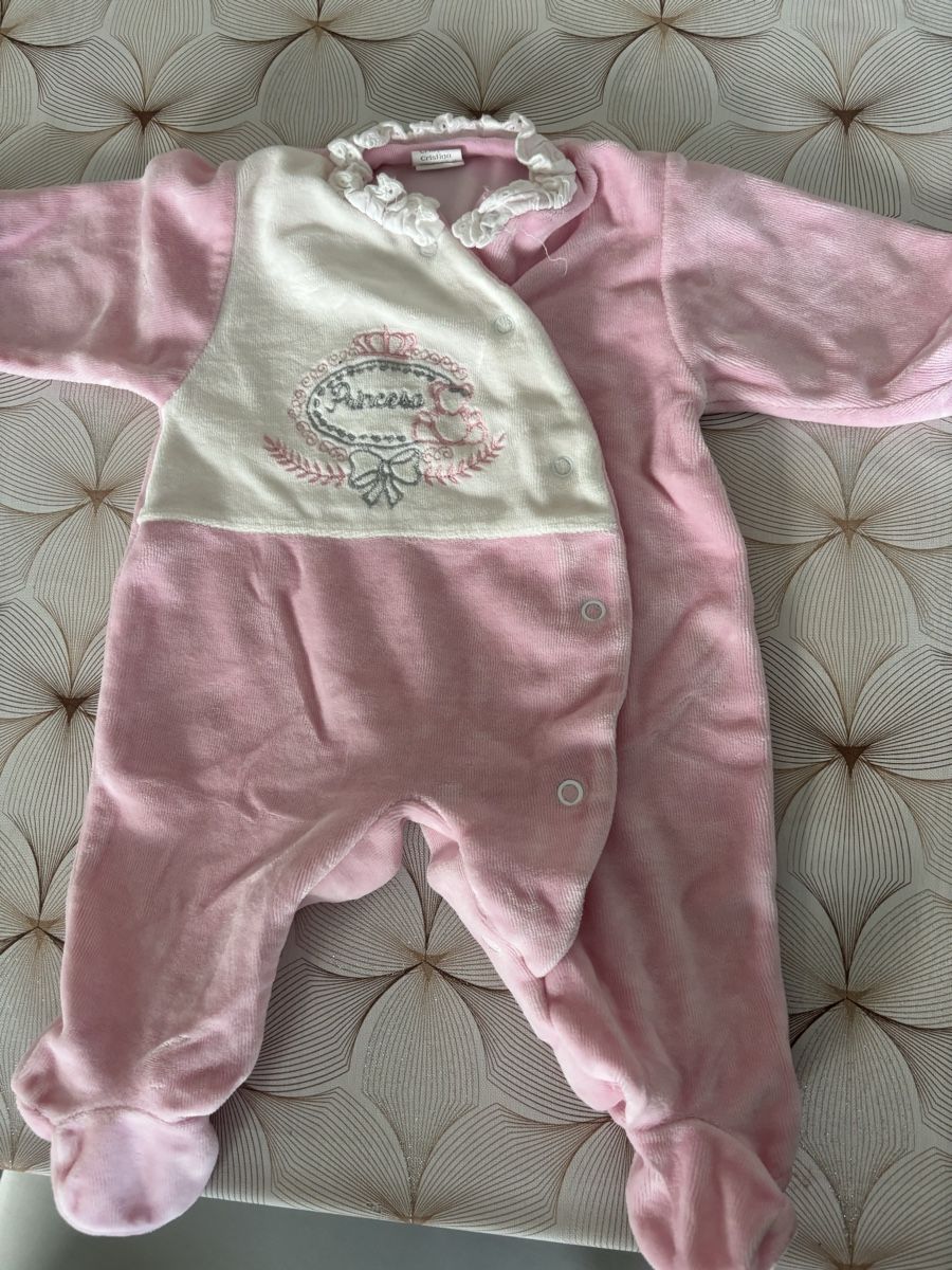 Pyjamas & Ähnliches: Combinaison bébé rose 1 mois  – Neu (gemäss Beschreibung) aus Monthey von mon_sgm8