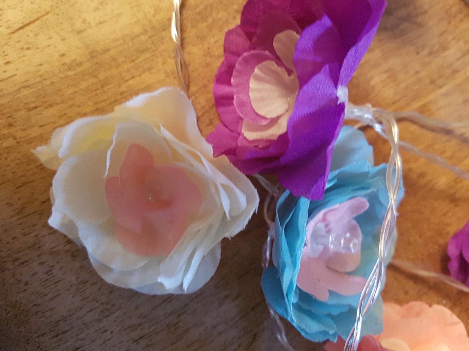 Ghirlande e barre luminose: Lichterkette mit 10 Blumen, batt.betr. – Nuovo e nell'imballaggio originale da Ettingen venduto da Maranathatalitha 1