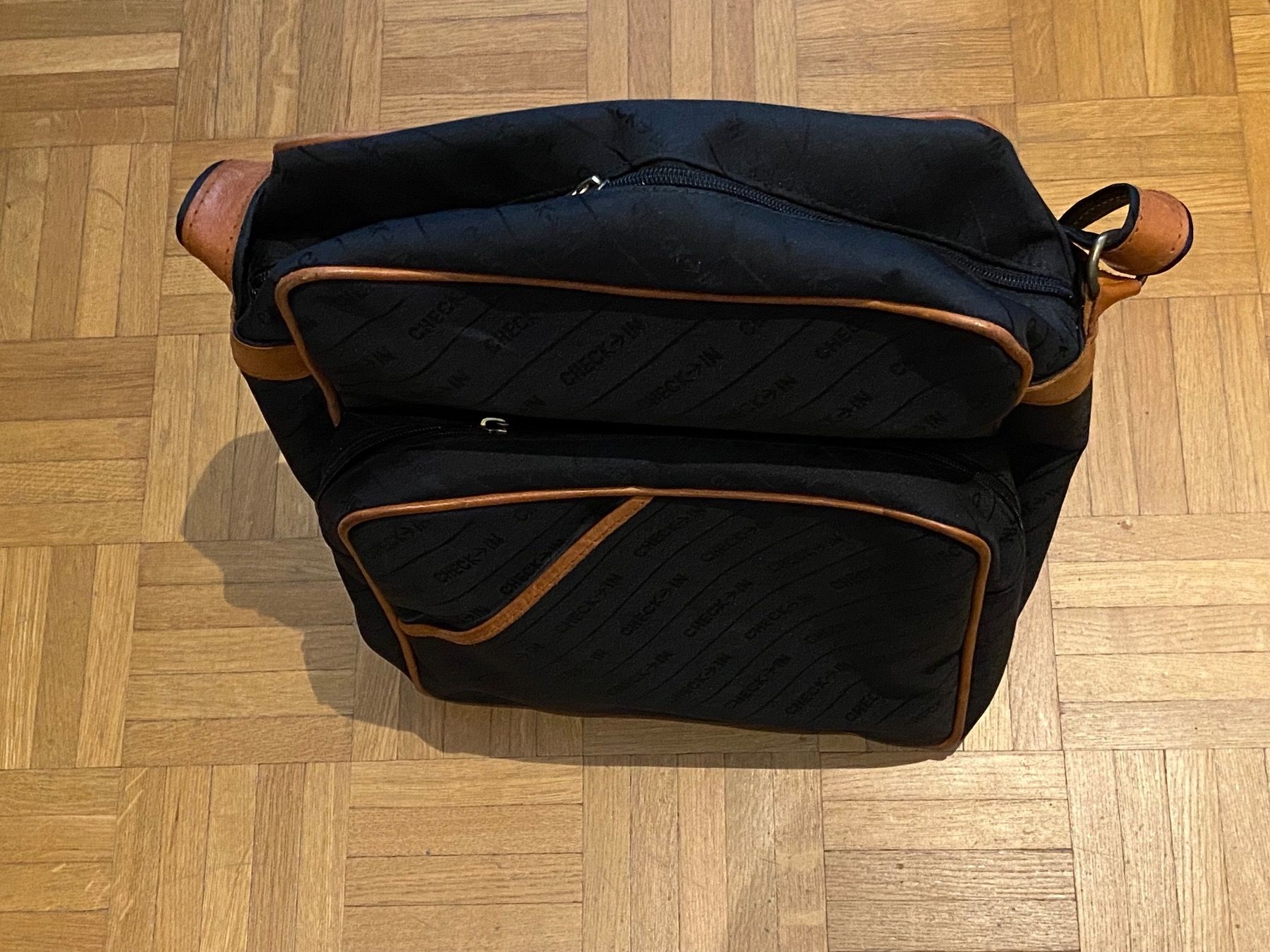 Borse: Reisetasche / Umhängetasche schwarz – Usato da Dietlikon venduto da sepiwaku 3