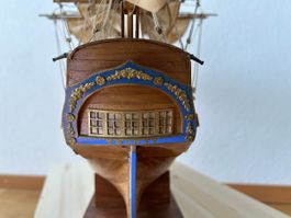 Schiffsmodell HMS Bounty aus Holz mit viel Liebe zum Detail
