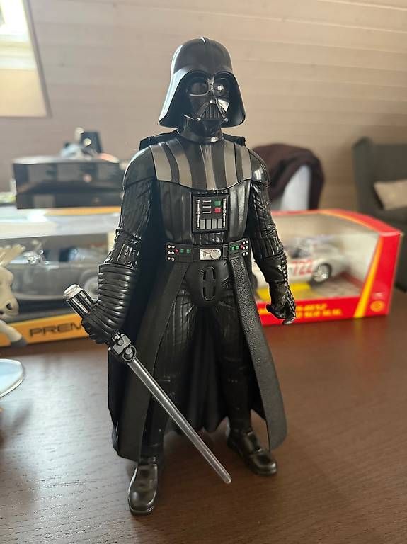 Star Wars Statuette: Hasbro Star Wars Darth Vader Figur – Nuovo (secondo la descrizione) da Diessbach b. Büren venduto da Mondprinzessin