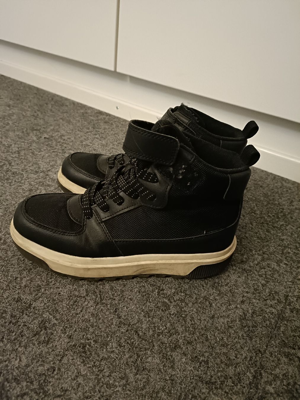 Schuhe für Jungen: Kinder Schuhe schwarz Grösse 34 – Gebraucht aus Bergdietikon von Bico01