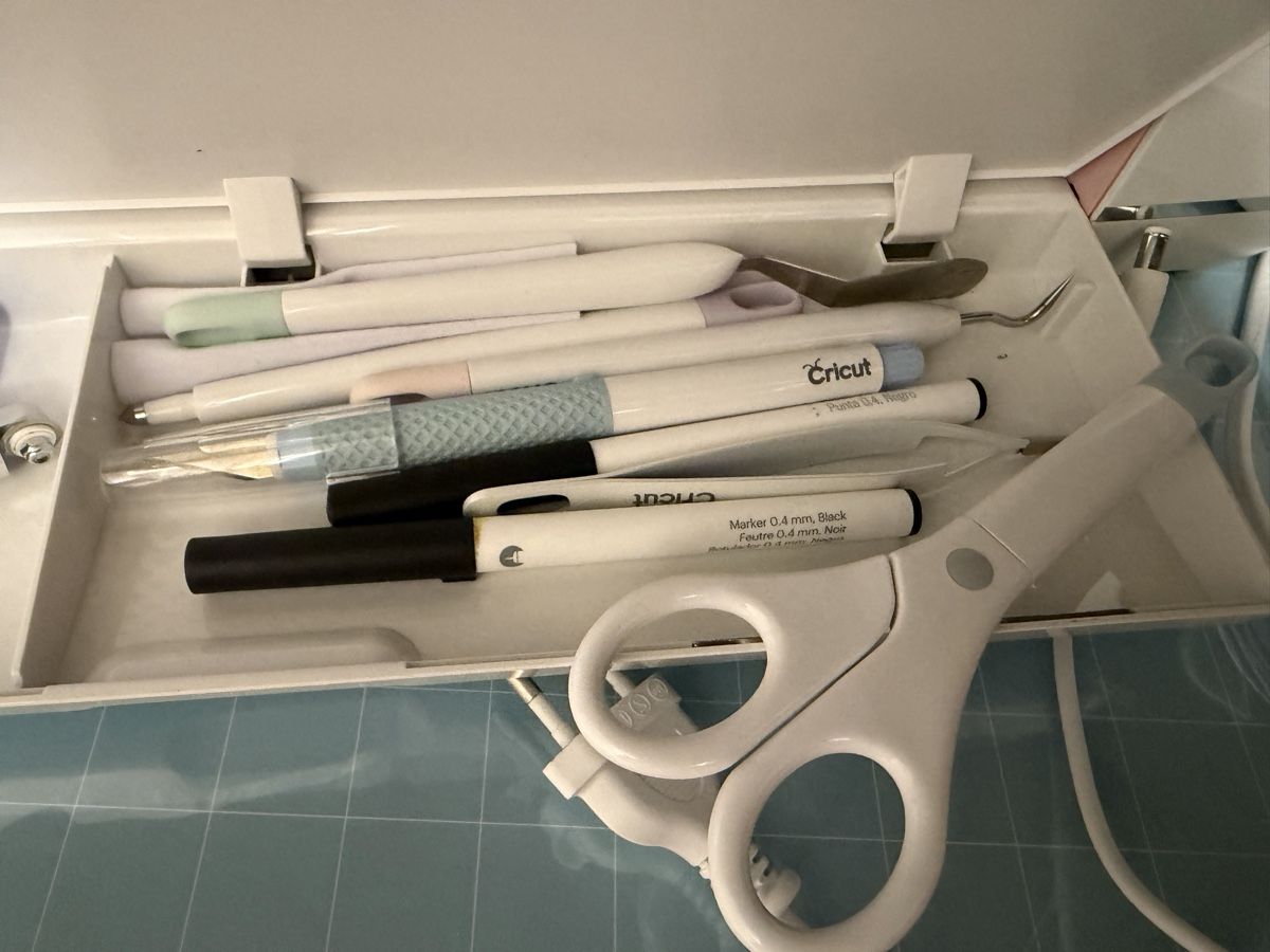 Toutes les machines: Schneideplotter Cricut Maker mit viel Zubehör gebraucht – D'occasion à Au ZH par FMRF 4