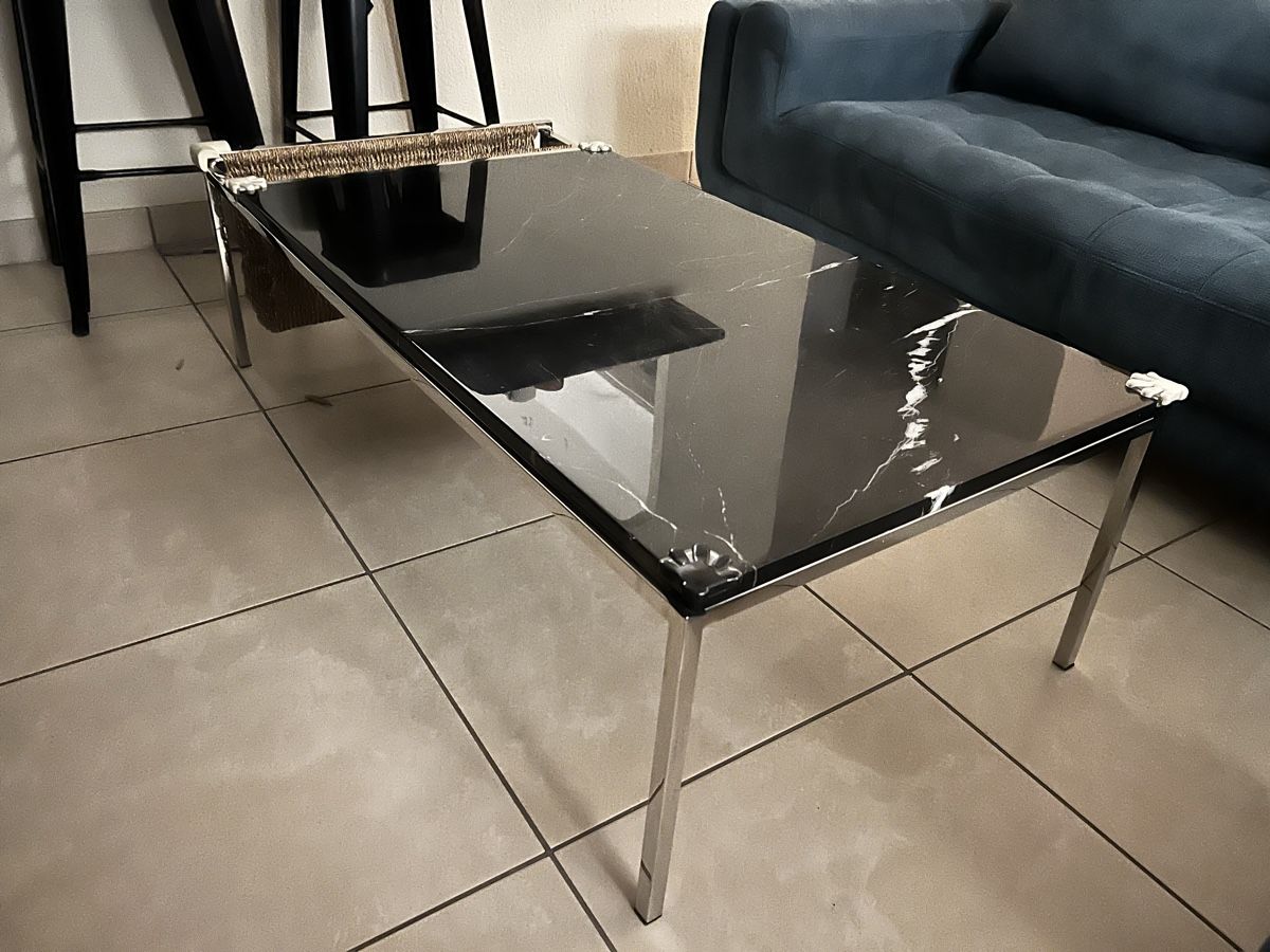 Tische: Table basse noir, marbre et métal. gebraucht – Gebraucht aus Tannay von valkyrichek 1