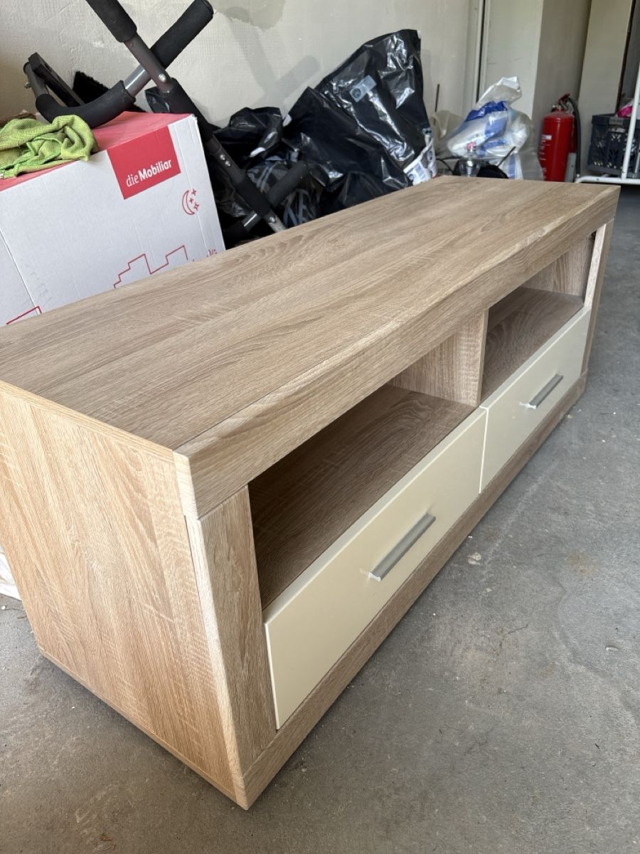 Ikea Mobili TV: TV-Möbel aus Holz – Usato da Gretzenbach venduto da vjo_5njp