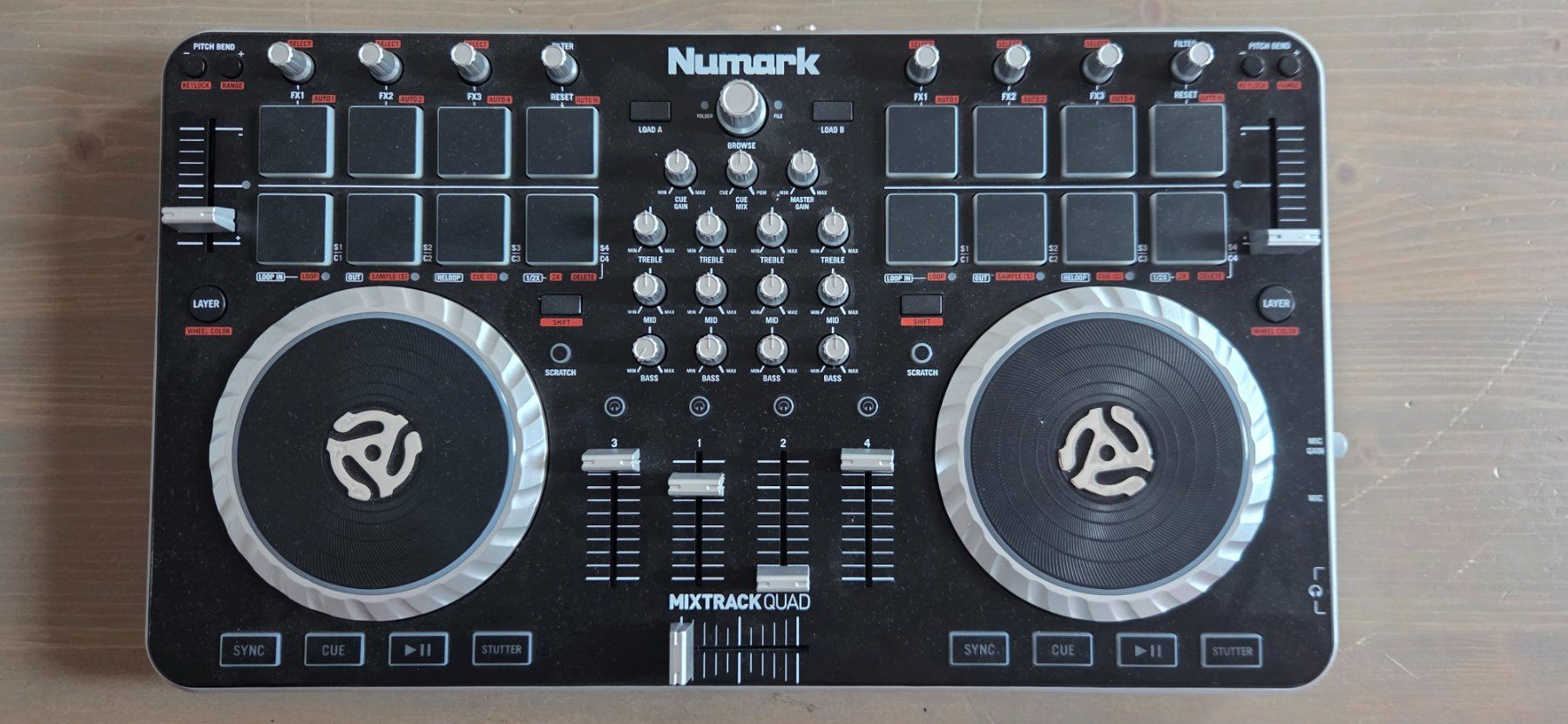 Numark Mischpulte: Numark mixtrack quad – Gebraucht aus Remigen von gia_r6nx