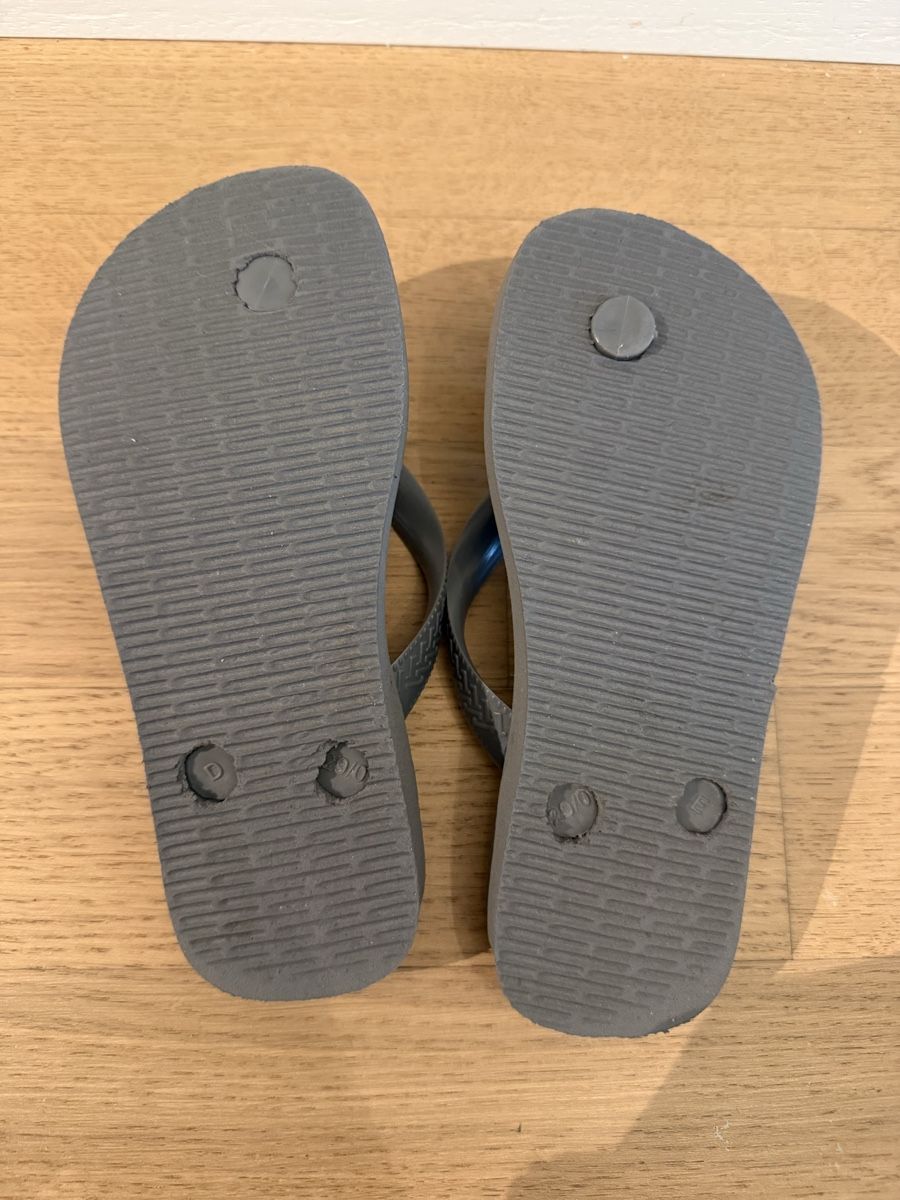 Havaianas Schuhe für Jungen: Havaianas Batman, Grösse 29-30 – Gebraucht aus Riehen von nah00 1