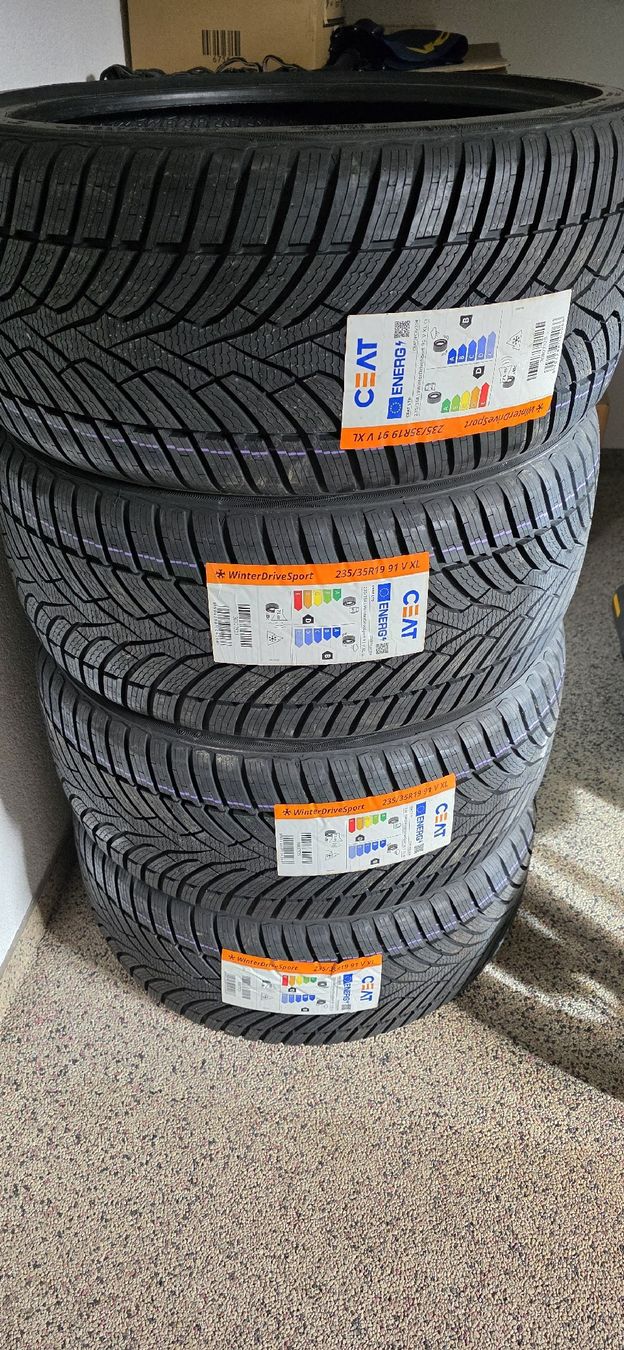 Pneumatici & Ruote complete: CEAT WinterDriveSport 235/35/19 – Nuovo e nell'imballaggio originale da Eggersriet venduto da Norm17