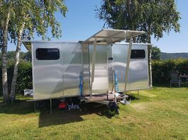 Ausklappbarer Wohnwagen