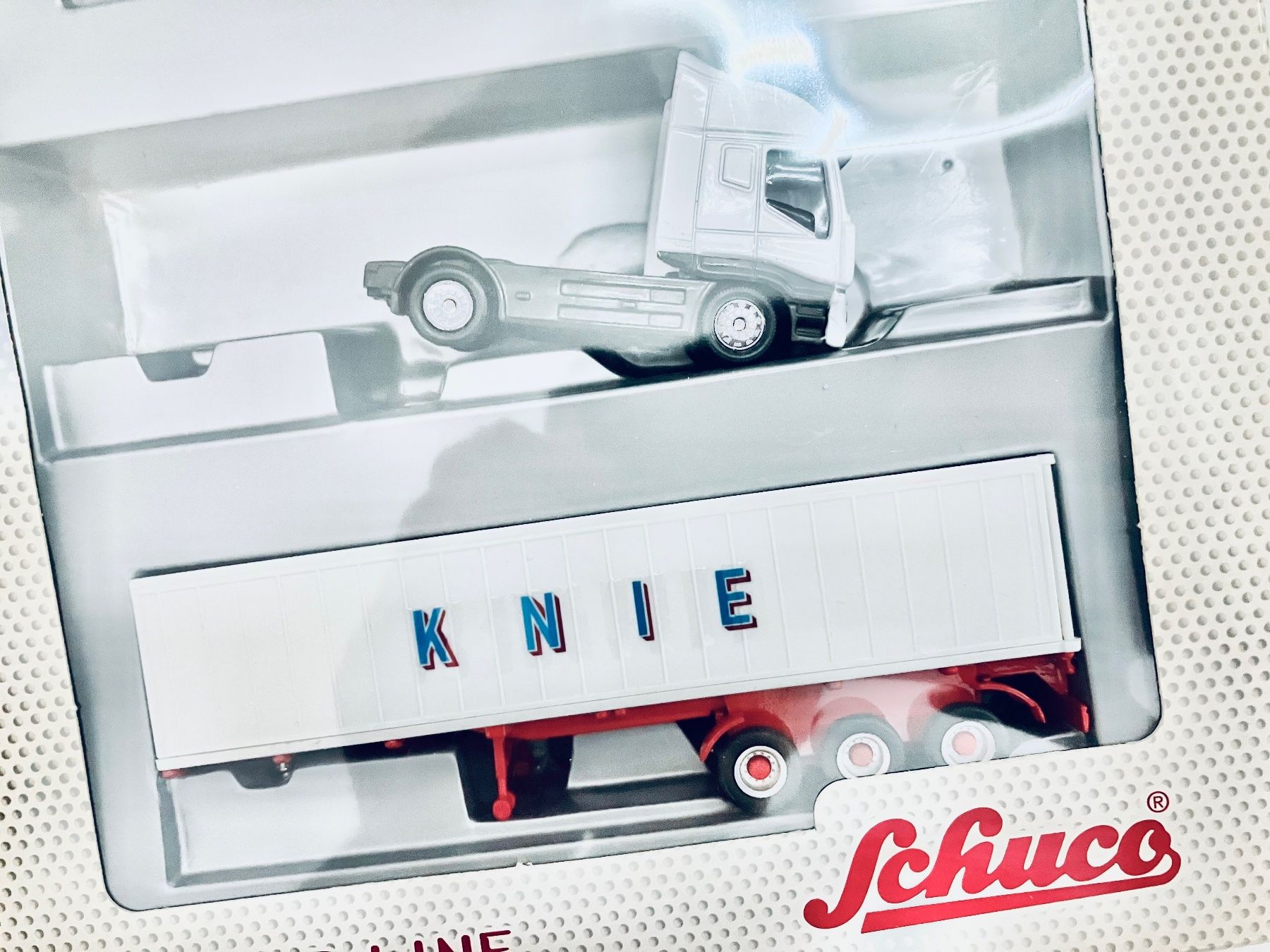Schuco Trains électriques: KNIE LKW mit Anhänger NEU IVECO H0 #340 – Neuf (Voir description) à Oberbuchsiten par Orsetto24 2