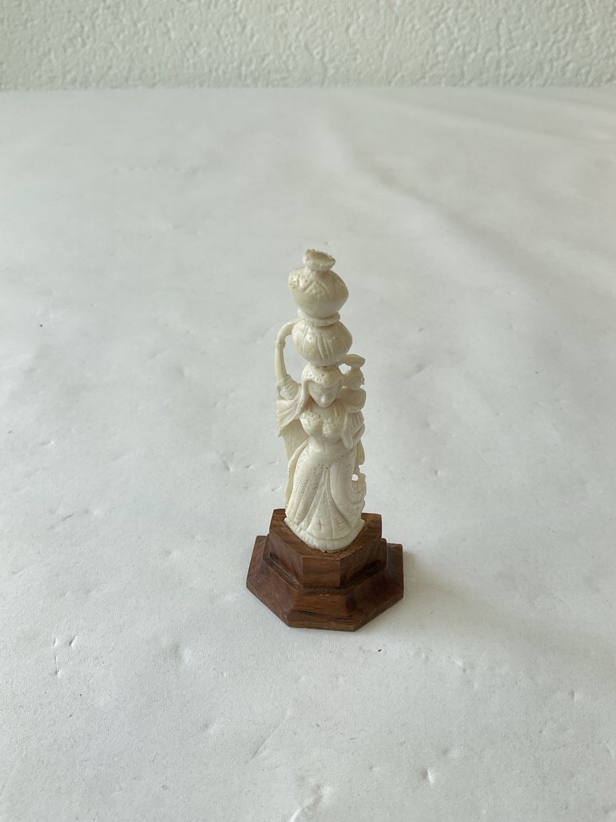 Figuren: Ancienne petite statuette sculptée  – Gebraucht aus Malleray von Robot12 5
