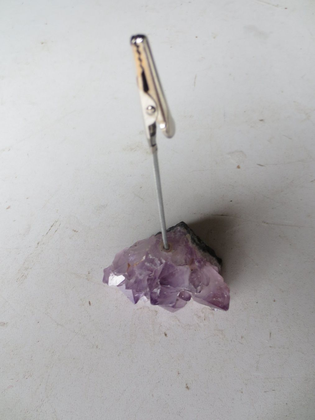 Mineralien & Heilsteine: Postkartenhalter auf Amethyst – Gebraucht aus Weier im Emmental von waefler03
