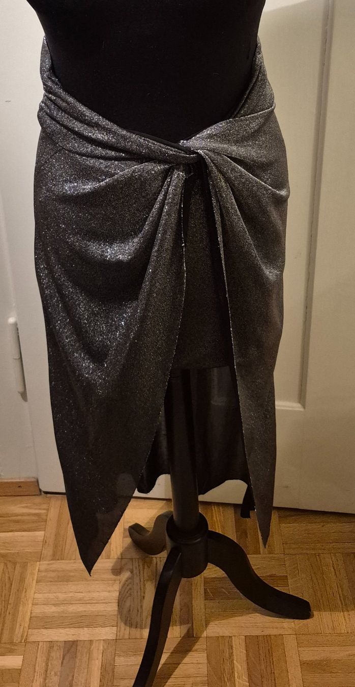 Allsaints Röcke: Glänzender Rock mit Wickel-Optik, Allsaints – Gebraucht aus Zürich von Roberto040