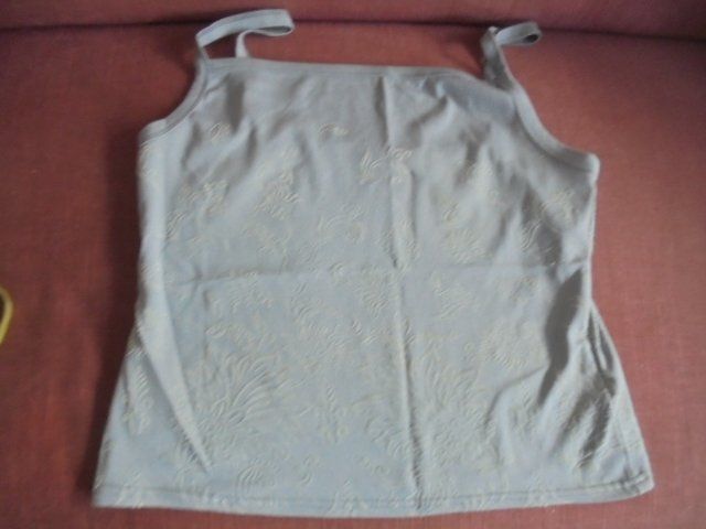 Top: Top grau Gr. XL mit Blumenmuster NEU – Nuovo (secondo la descrizione) da Hinwil venduto da Glasperlen