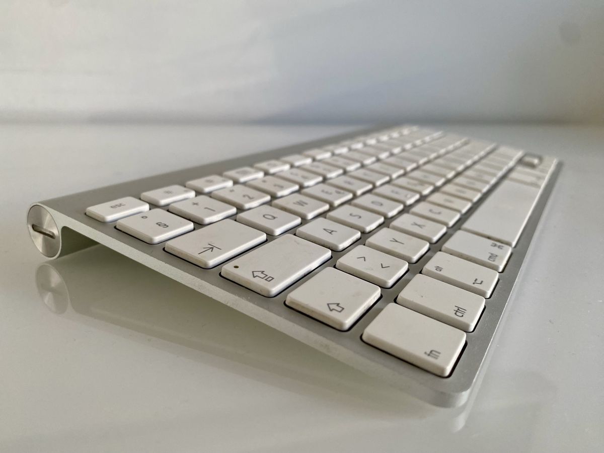 Apple Tastaturen: Apple Wireless Keyboard A1314 Tastatur mit Schweizer Layout – Gebraucht aus Aesch BL von ledlen23 1