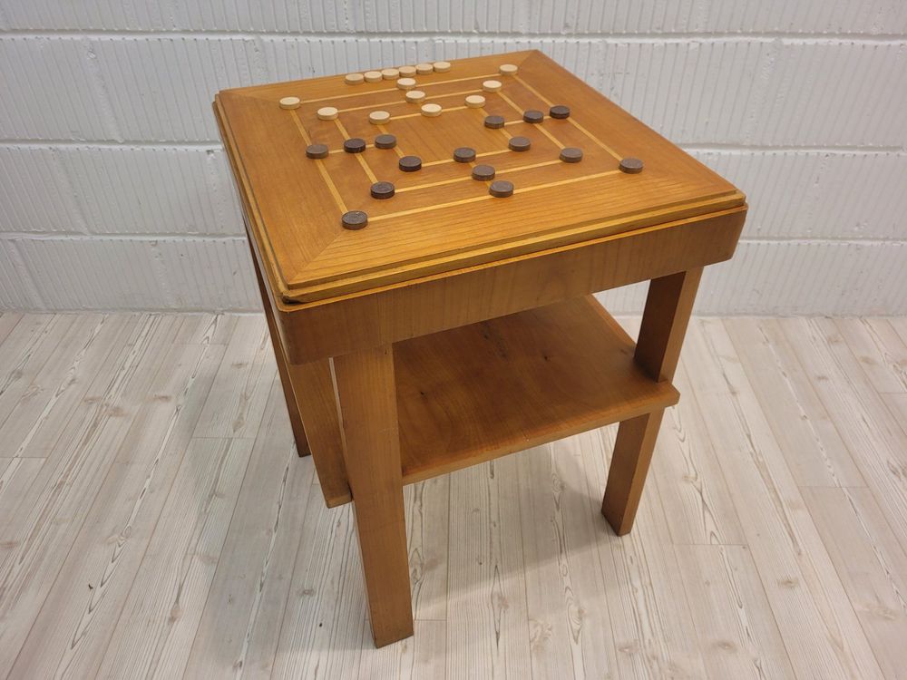 Schach- und Mühle/Dame-Spiel in Holzkassette mit Schachund Mühlefeld, -  Antiquitäten 2015/12/18 - Starting bid: EUR 400 - Dorotheum