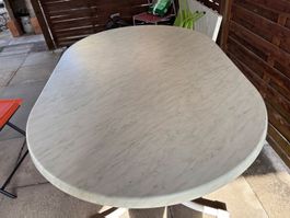 Ovaler Tisch für Sitzplatz und Balkon