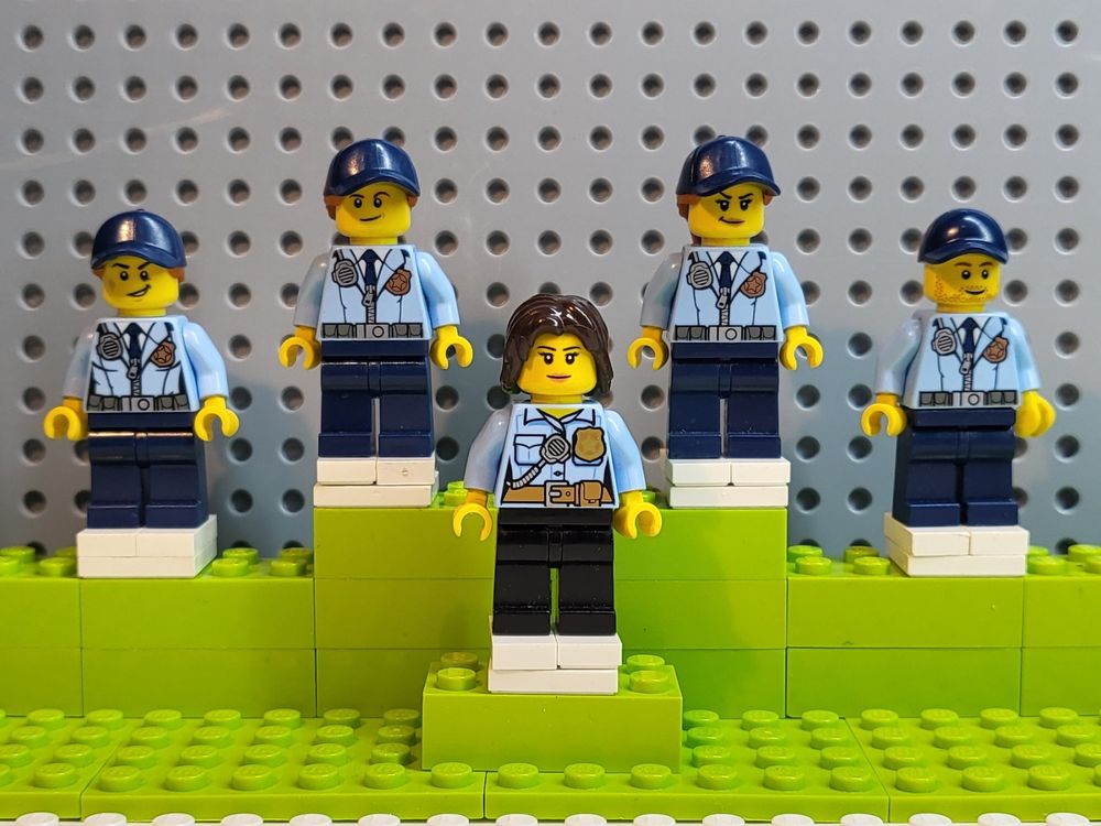 5 Lego-Minifiguren, Original oder mit viel Eigenkreation | Kaufen auf ...