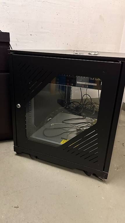 Racks & Ständer: Serverrack 19zoll – Gebraucht aus Tenero von Lucianoambrogi 1