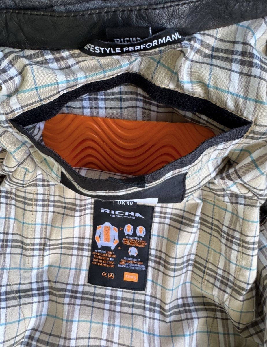 Giacche: Richa Lederjacke mit Protektoren Grösse 50 – Usato da Bürglen TG venduto da Junker93 3