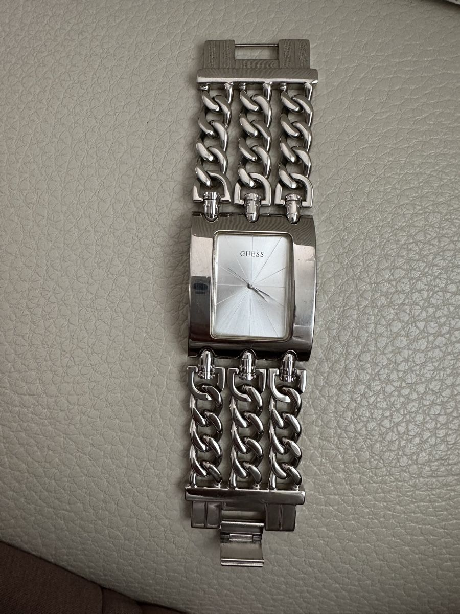 Guess Montres: Guess Damenuhr, silberfarben – Neuf (Voir description) à Buchs AG par trinacria05