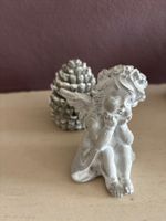 Kleines sitzendes Engeli Gips oder Beton 8x6 cm
