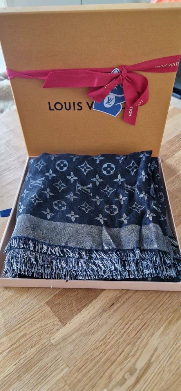 Louis Vuitton Foulard & Sciarpe: Original Louis Vuitton Schal in Original Box – Nuovo (secondo la descrizione) da Olten venduto da ale_nb2x