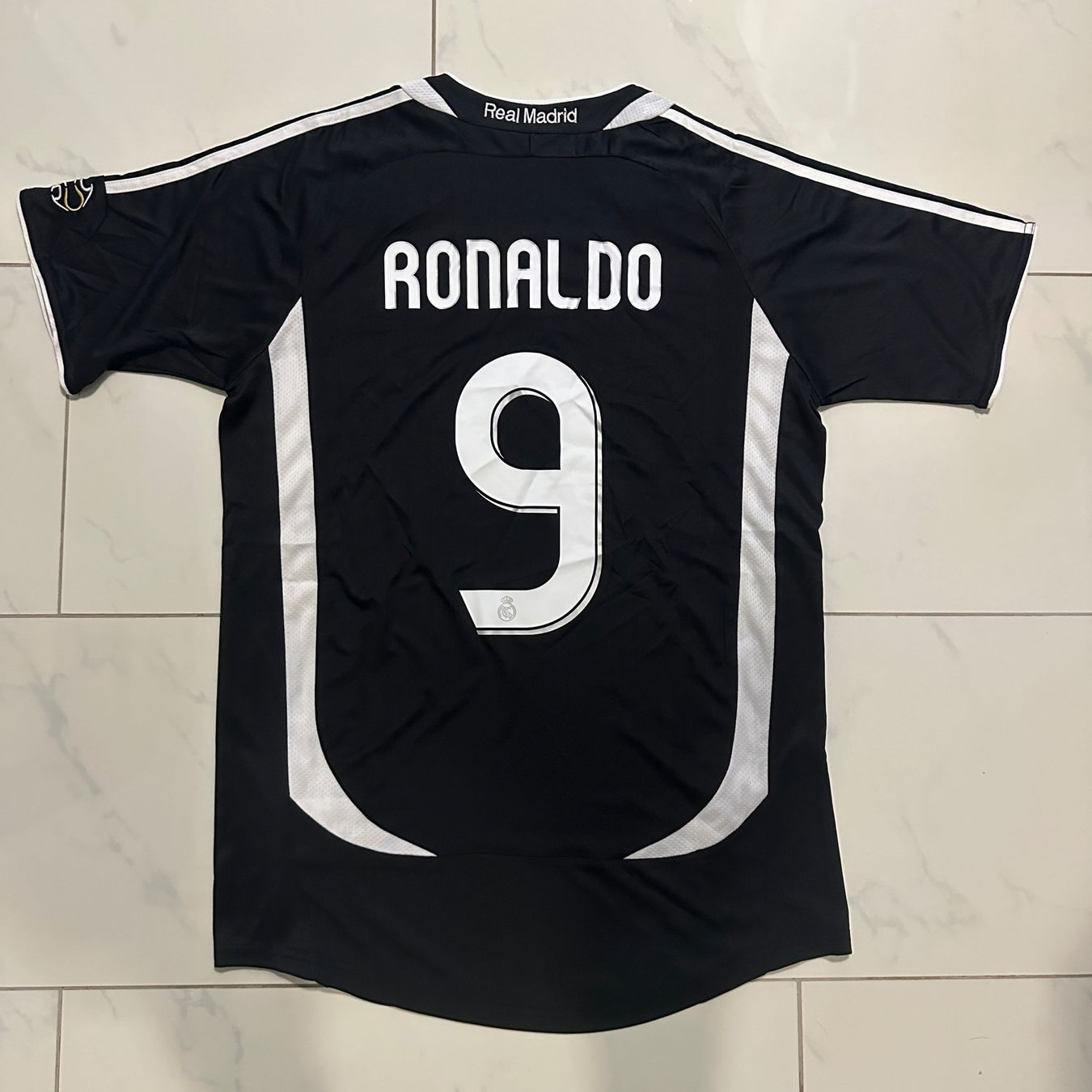 Real Madrid Leibchen & Hosen: Real Madrid Ronaldo Trikot Grösse L – Neu (gemäss Beschreibung) aus Liestal von tha_dg6j 1