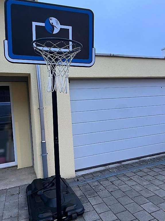 Canestri da basket: Basketballkorb mit Ständer 190 - 305 cm – Usato da Amlikon-Bissegg venduto da mai_5rbw