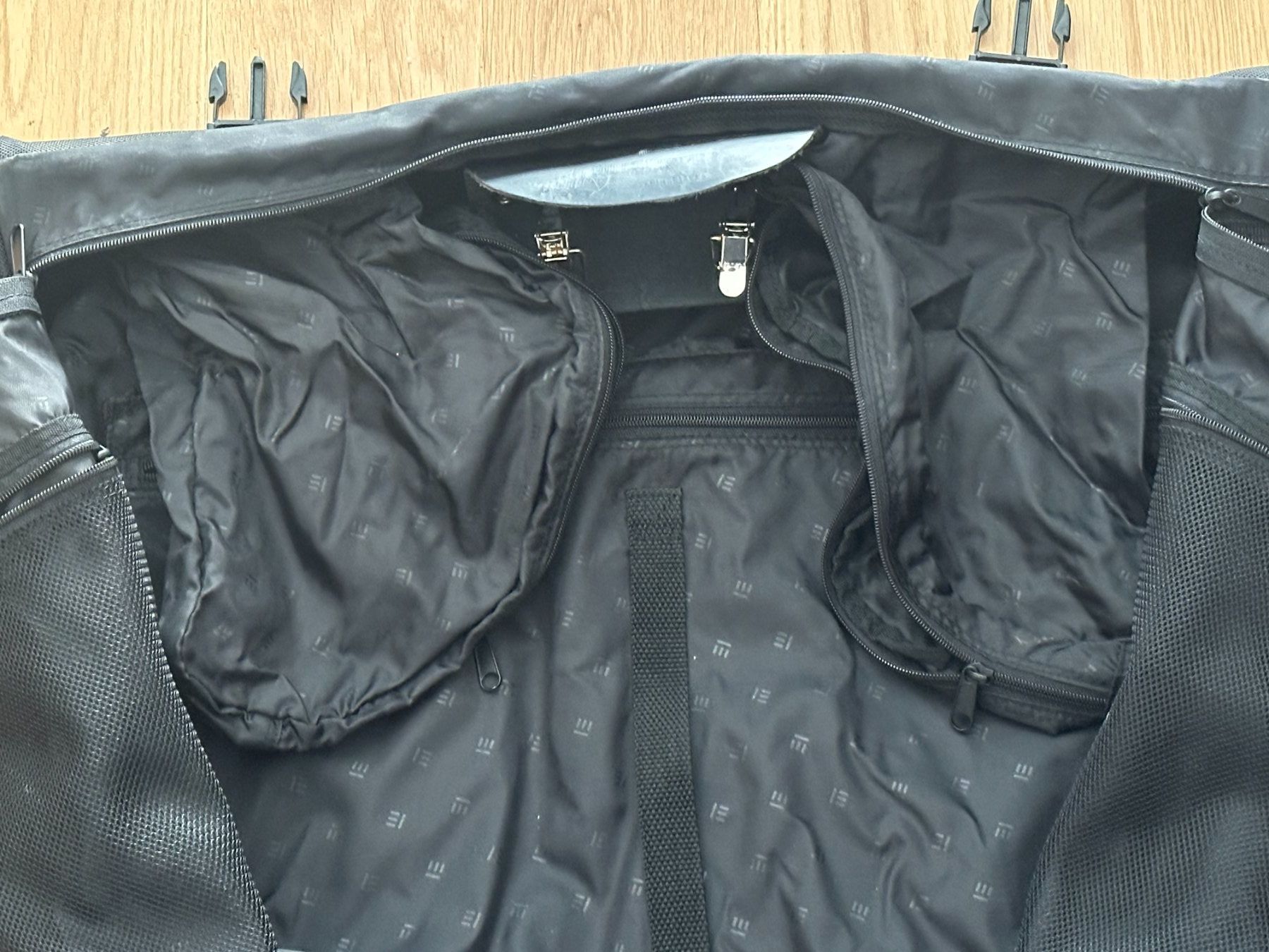 Taschen: Reise-Kleidertasche (Suit Bag): – Gebraucht aus Basel von urst2005 4
