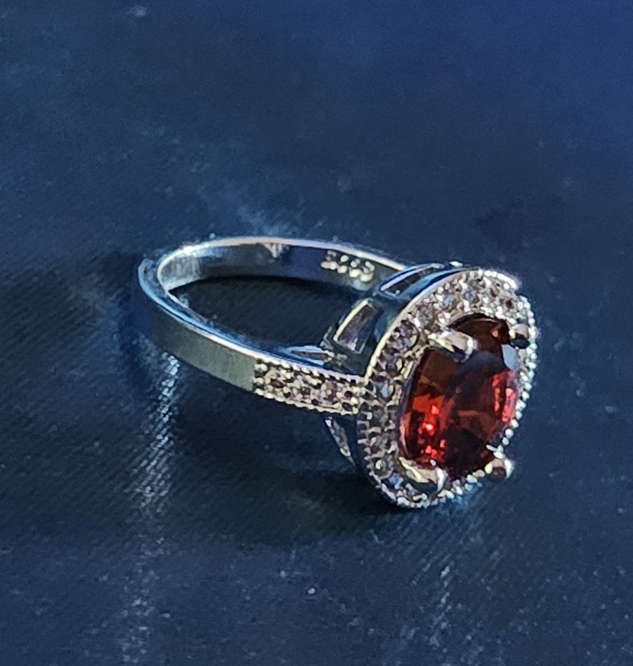 Anelli: Ring mit rotem Zirkonia, 925 versilbert Gr. 8 – Nuovo (secondo la descrizione) da Grenchen venduto da maretop 2
