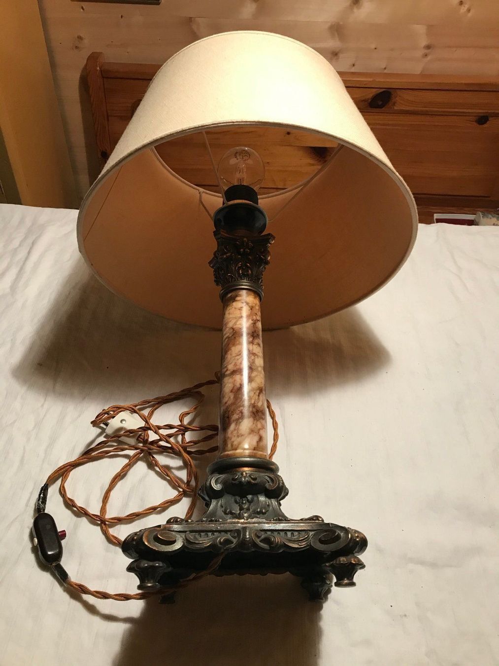 Lampen: Lampe de table pied en pierre et bronze – Gebraucht aus Ste-Croix von BuffetSC 1